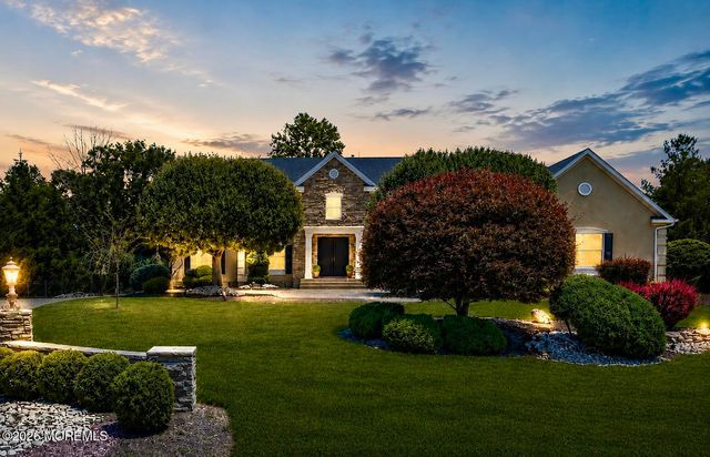 1 Cherokee Court, Morganville, NJ 07751