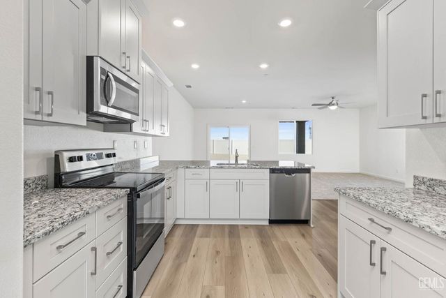 7523 Rambutan Place, Bakersfield, CA 93313