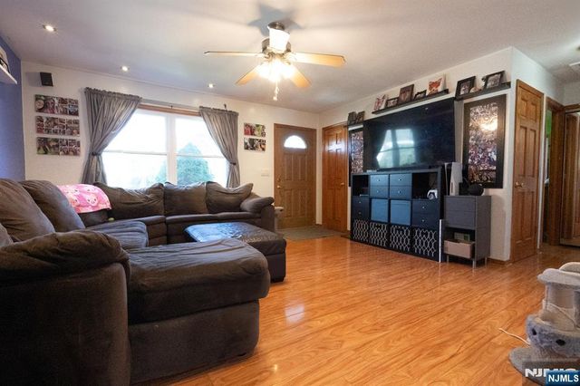 3 6th, Wanaque, NJ 07420