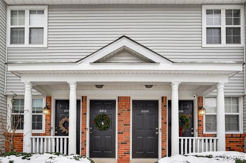 8914 Eager Road, Brentwood, MO 63144