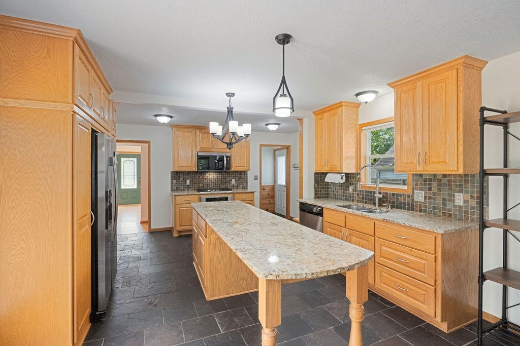 3727 Yates Avenue N, Crystal, MN 55422 — exterior
