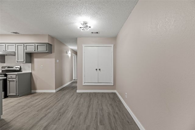 1517 Trinity View Street, Irving, TX 75060