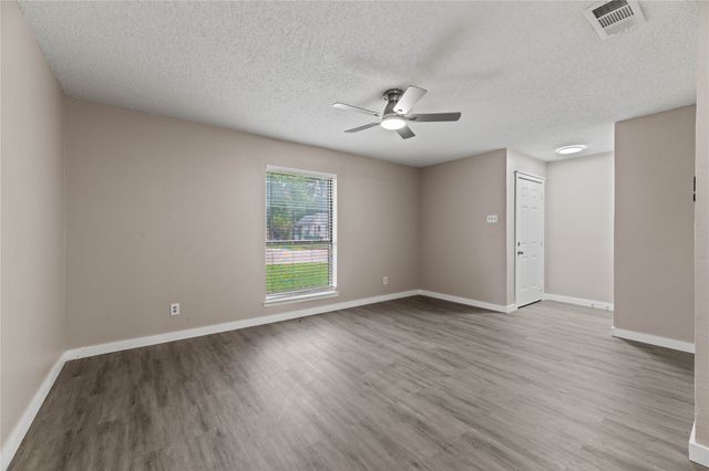 1517 Trinity View Street, Irving, TX 75060