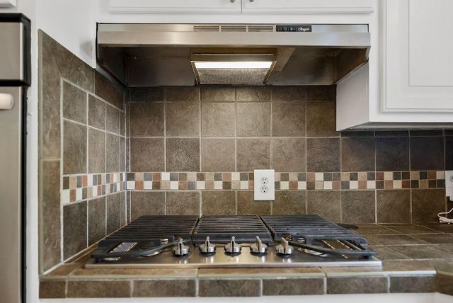 7122 Maple Street, Overland Park, KS 66204