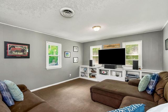 7122 Maple Street, Overland Park, KS 66204