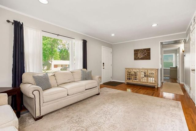 7122 Maple Street, Overland Park, KS 66204