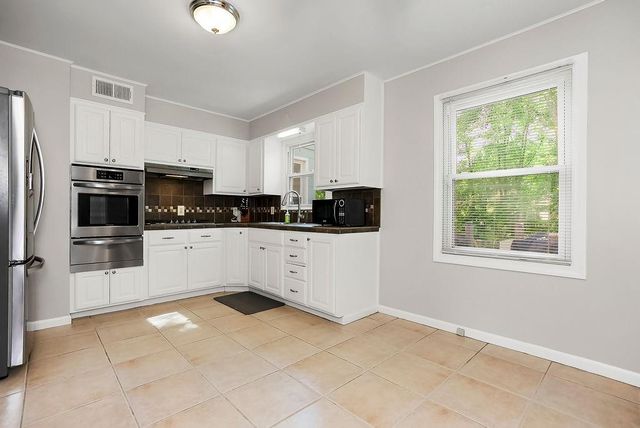 7122 Maple Street, Overland Park, KS 66204