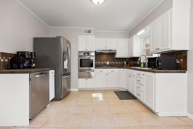 7122 Maple Street, Overland Park, KS 66204