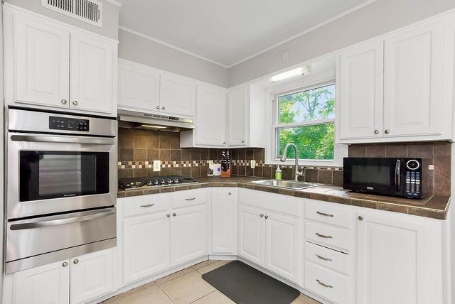 7122 Maple Street, Overland Park, KS 66204