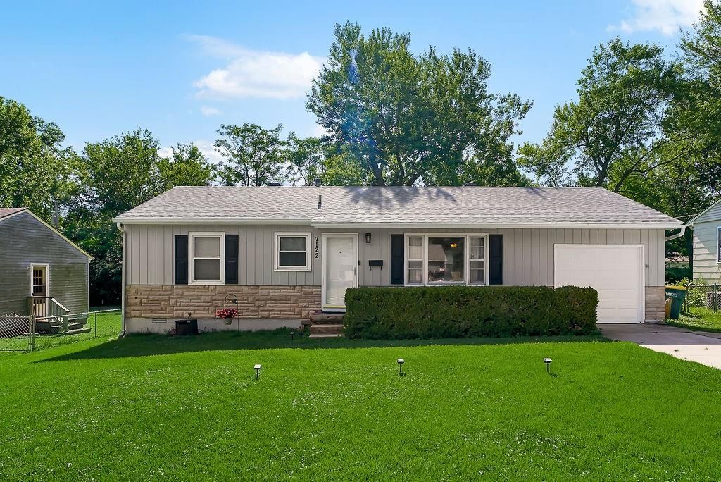 7122 Maple Street, Overland Park, KS 66204
