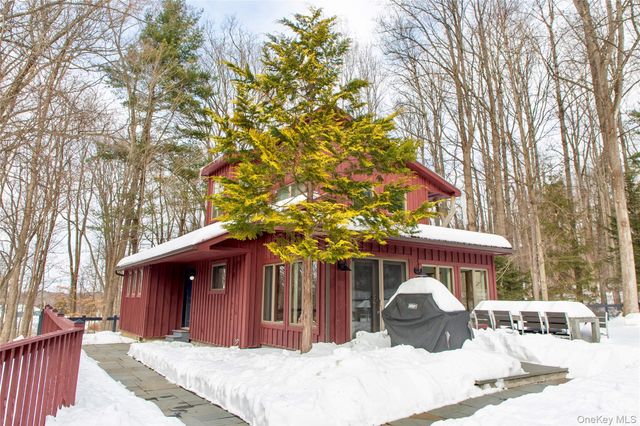 37 Williams Road, Red Hook, NY 12571