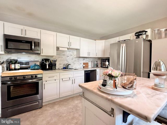 406 MEMORIAL AVE, Gloucester City, NJ 08030