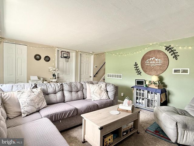 406 MEMORIAL AVE, Gloucester City, NJ 08030