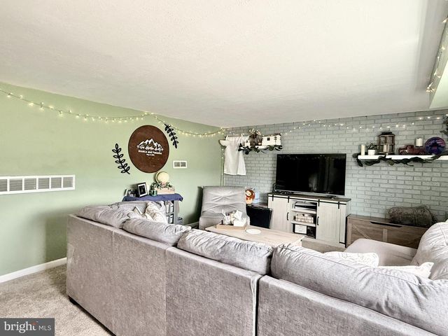 406 MEMORIAL AVE, Gloucester City, NJ 08030