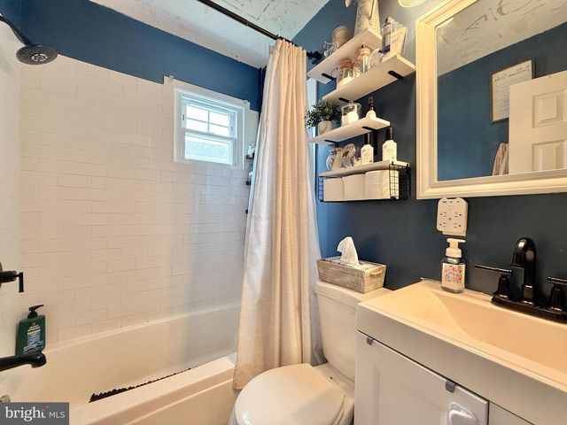 406 MEMORIAL AVE, Gloucester City, NJ 08030