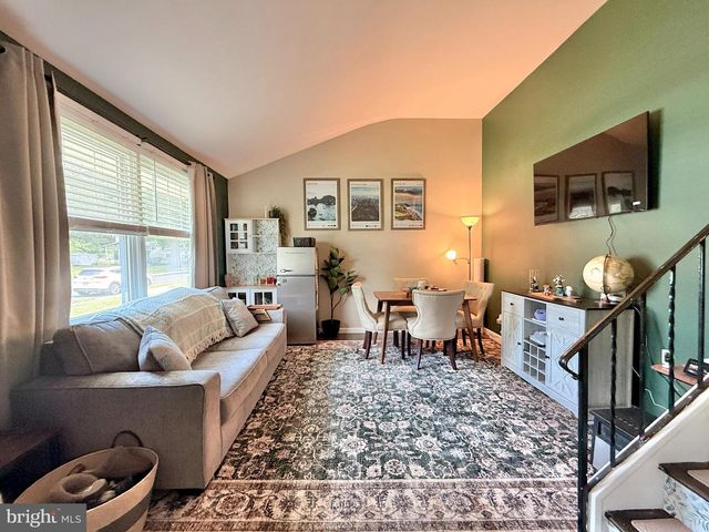 406 MEMORIAL AVE, Gloucester City, NJ 08030