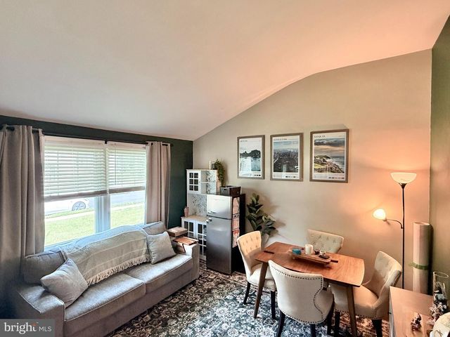 406 MEMORIAL AVE, Gloucester City, NJ 08030