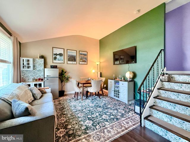 406 MEMORIAL AVE, Gloucester City, NJ 08030