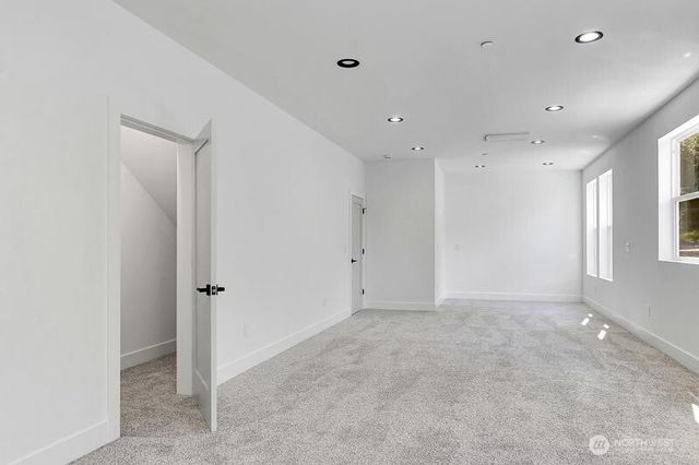 5921 164th Street SW, Lynnwood, WA 98037