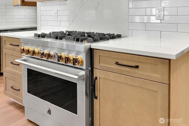 5921 164th Street SW, Lynnwood, WA 98037