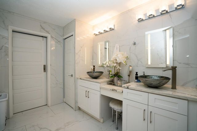 6502 YELLOWHAMMER AVENUE, Tampa, FL 33625