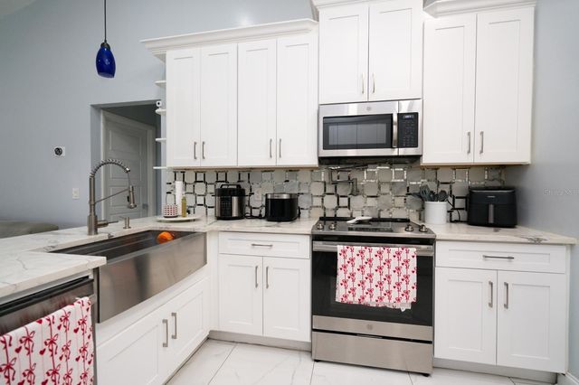 6502 YELLOWHAMMER AVENUE, Tampa, FL 33625