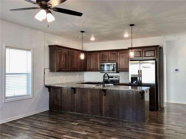 1740 S Park Drive, Tonganoxie, KS 66086