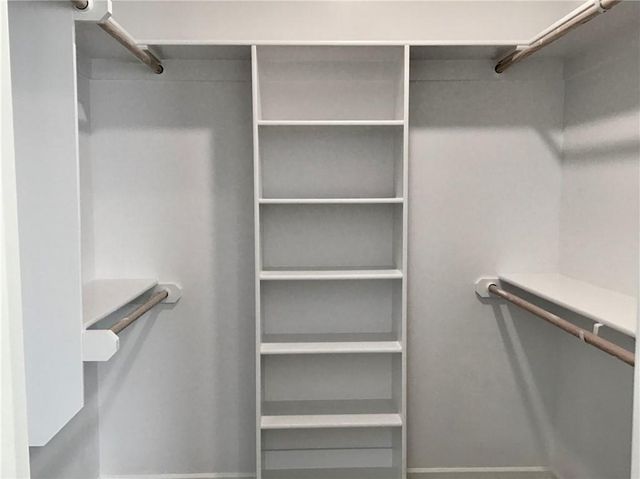 1740 S Park Drive, Tonganoxie, KS 66086