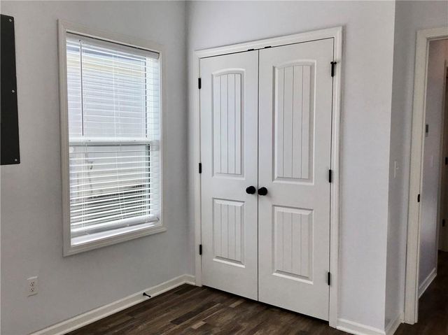 1740 S Park Drive, Tonganoxie, KS 66086