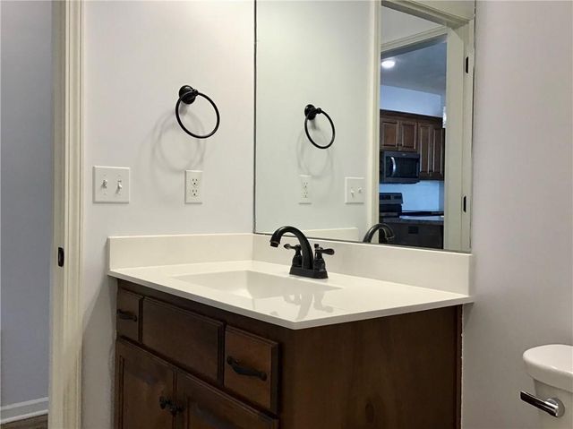 1740 S Park Drive, Tonganoxie, KS 66086