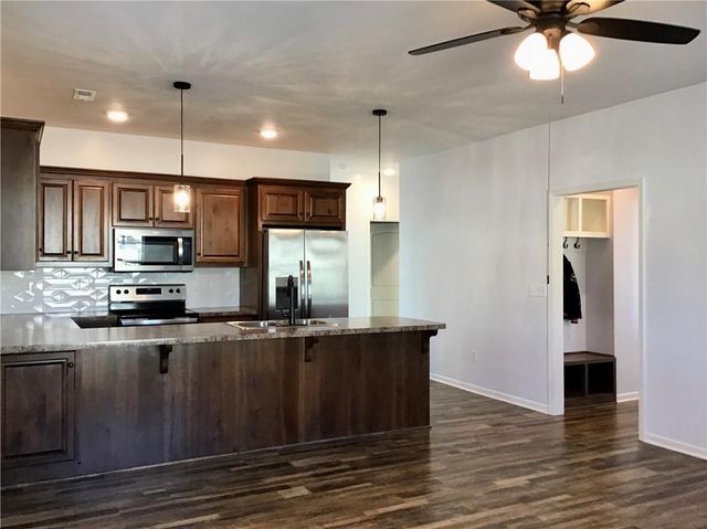 1740 S Park Drive, Tonganoxie, KS 66086