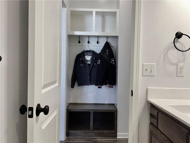 1740 S Park Drive, Tonganoxie, KS 66086