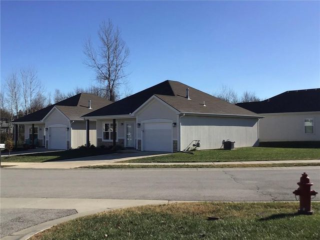 1740 S Park Drive, Tonganoxie, KS 66086