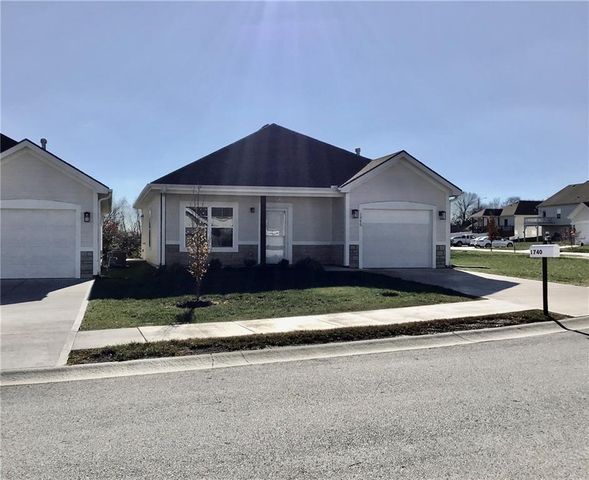 1740 S Park Drive, Tonganoxie, KS 66086