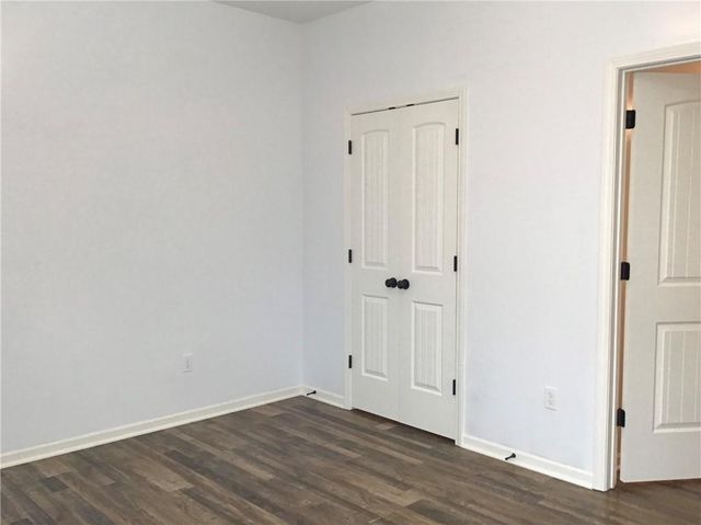 1740 S Park Drive, Tonganoxie, KS 66086