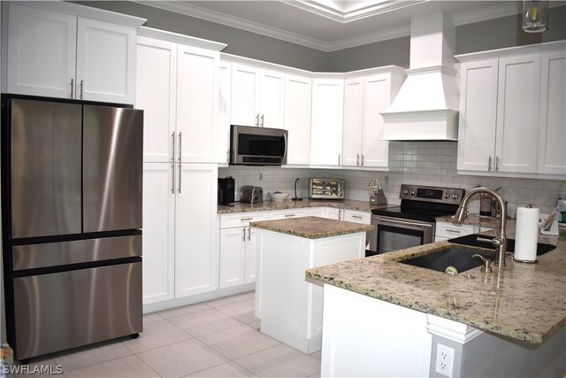 3841 4th AVE NE, Naples, FL 34120