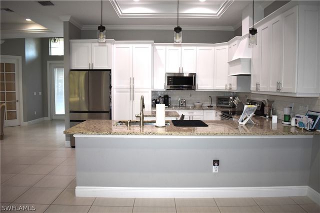 3841 4th AVE NE, Naples, FL 34120