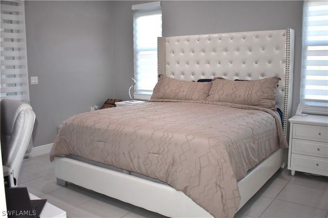 3841 4th AVE NE, Naples, FL 34120