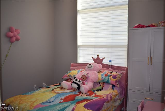 3841 4th AVE NE, Naples, FL 34120