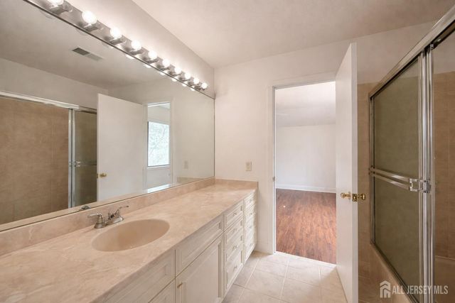 470 Sayre Drive, Plainsboro, NJ 08540