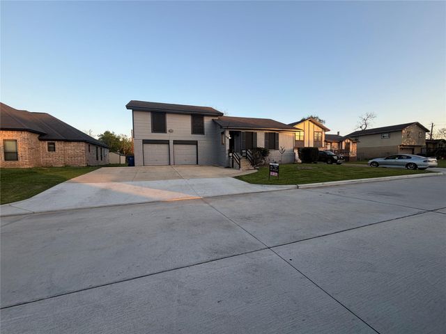 215 Briarcreek Street, Richwood, TX 77531