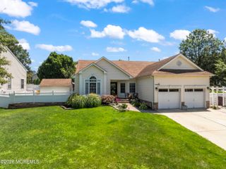 27 Pacific Avenue, Bayville, NJ 08721