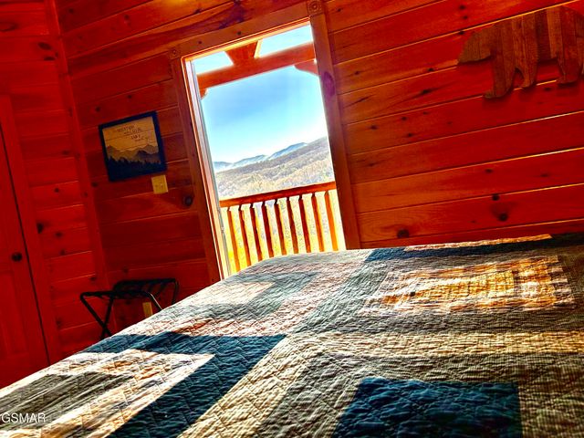 656 Park Vista Way, Gatlinburg, TN 37738