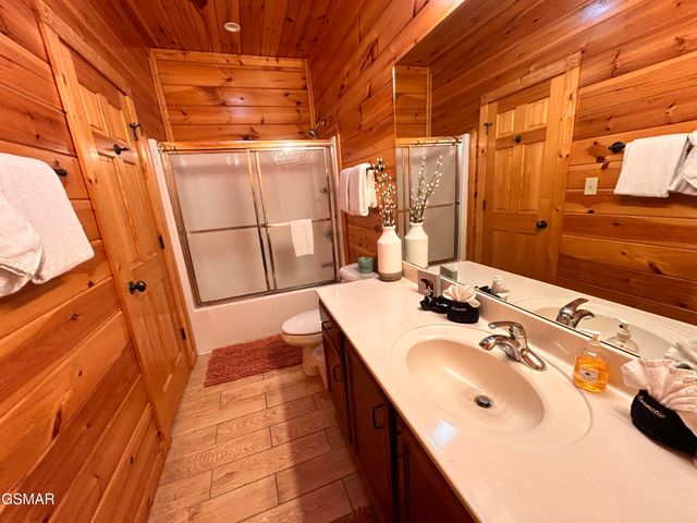 656 Park Vista Way, Gatlinburg, TN 37738