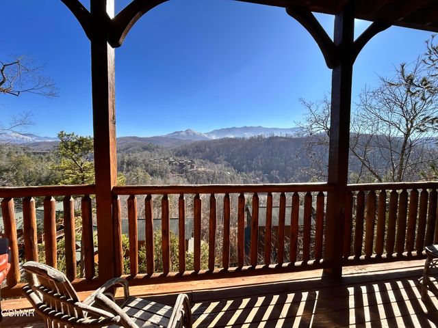 656 Park Vista Way, Gatlinburg, TN 37738