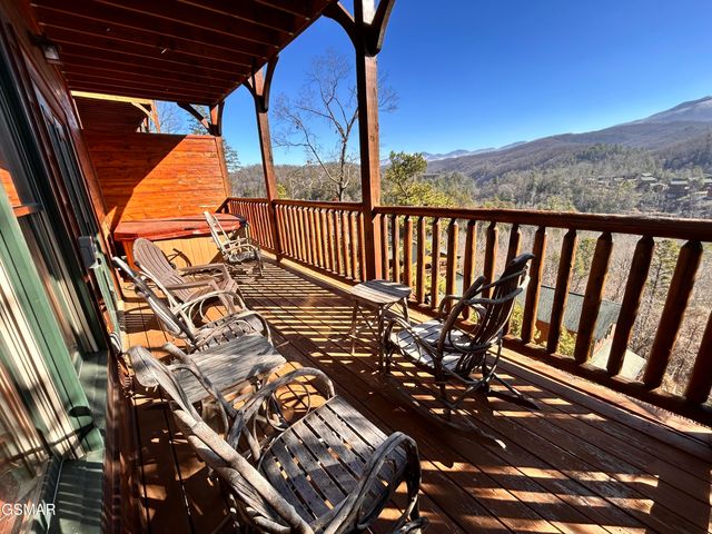 656 Park Vista Way, Gatlinburg, TN 37738