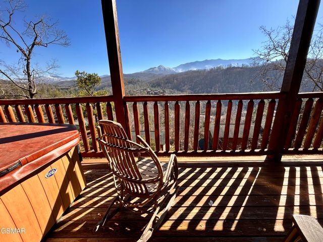 656 Park Vista Way, Gatlinburg, TN 37738