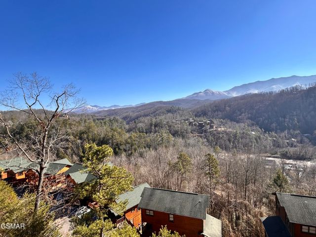 656 Park Vista Way, Gatlinburg, TN 37738