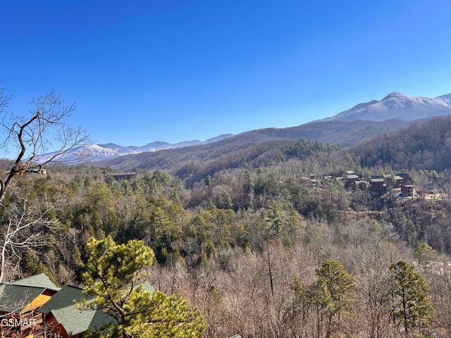 656 Park Vista Way, Gatlinburg, TN 37738