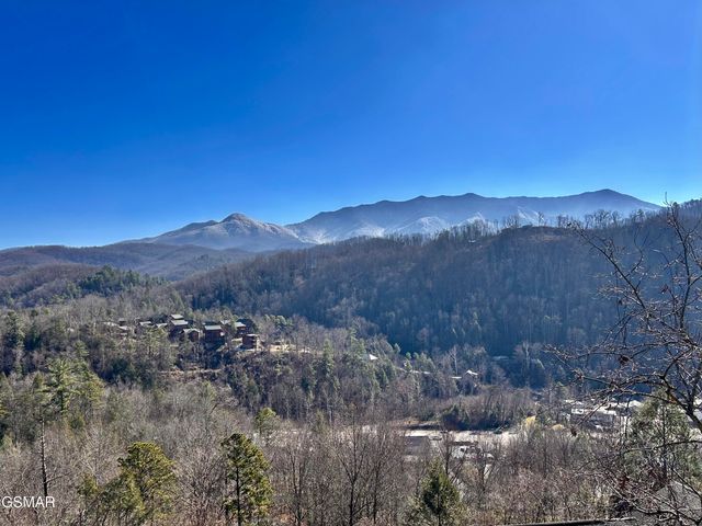 656 Park Vista Way, Gatlinburg, TN 37738